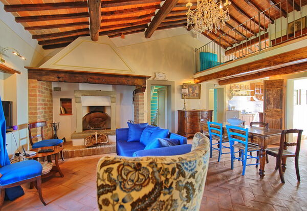 Podere Romina: Esszimmer, Wohnzimmer