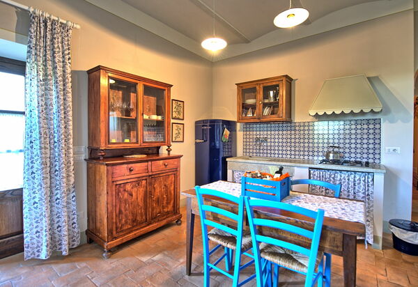 Podere Romina: Esszimmer, Küche, Wohnzimmer