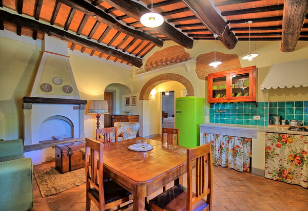 Podere Romina: Esszimmer, Küche, Wohnzimmer