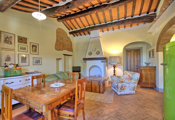Podere Romina: Esszimmer, Küche, Wohnzimmer