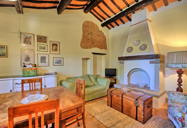 Podere Romina: Esszimmer, Küche, Wohnzimmer