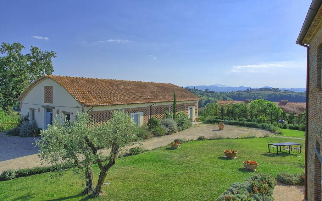 Podere Romina: Building Exterior, Garden