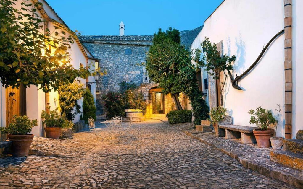 Baglio Maranzano - Marietta: Building Exterior