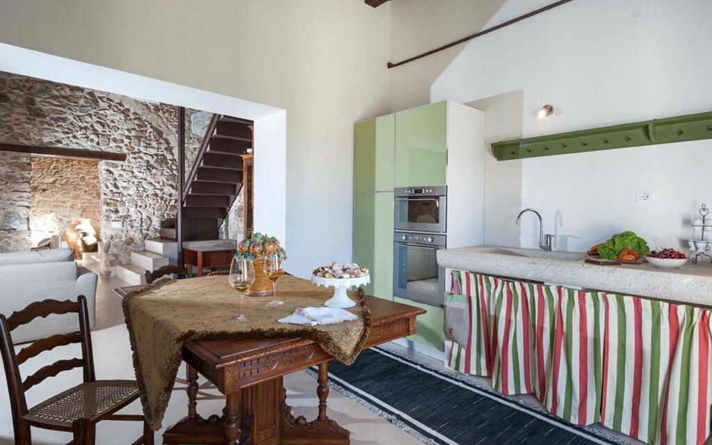 Baglio Maranzano - Marietta: Dining Room, Kitchen