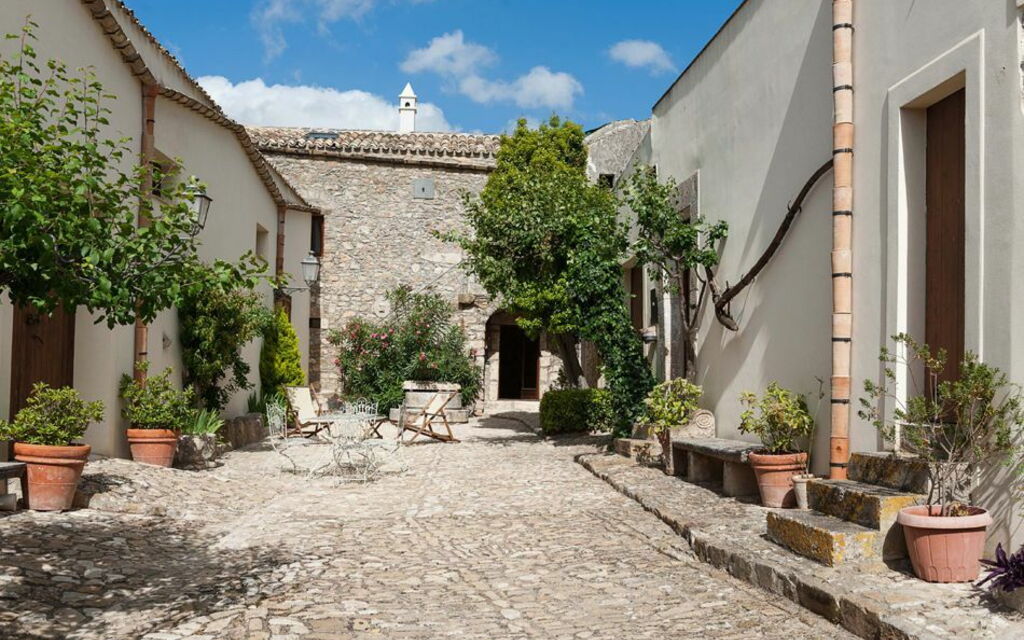 Baglio Maranzano - Titi: Building Exterior, Garden