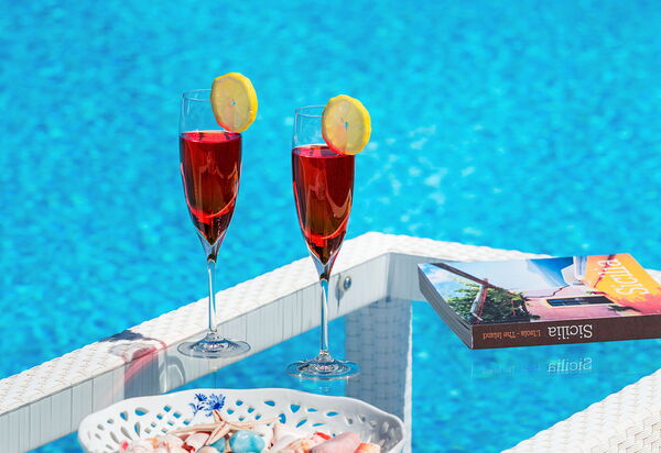 Afrodite: Draussen, Schwimmbad