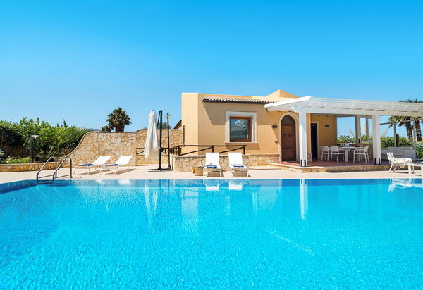 Afrodite: Außen, Draussen, Schwimmbad