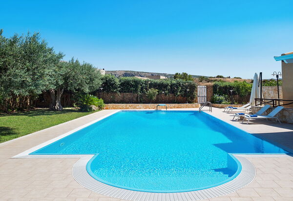 Afrodite: Draussen, Schwimmbad