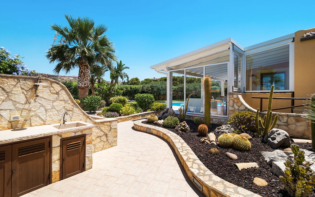 Afrodite: Garden, Summer