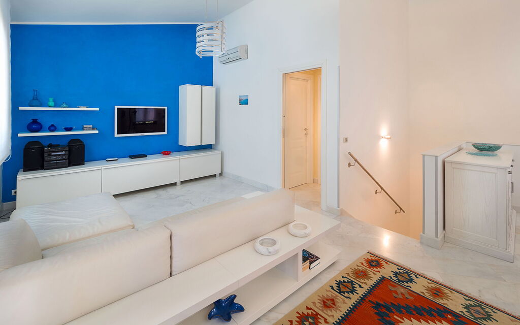 Afrodite: Living Room