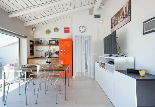 Taormina Suite: Esszimmer, Küche, Wohnzimmer