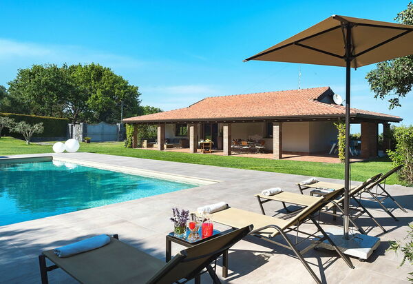 Viagrande: Schwimmbad