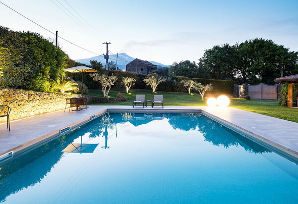 Viagrande: Schwimmbad