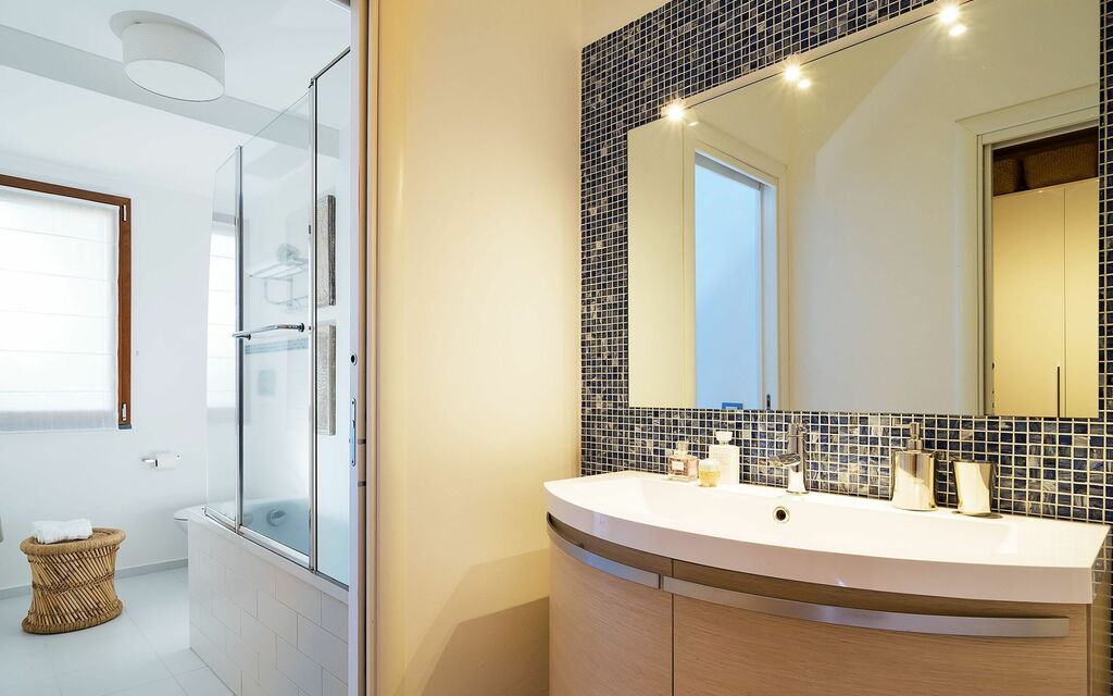 Viagrande: Bathroom