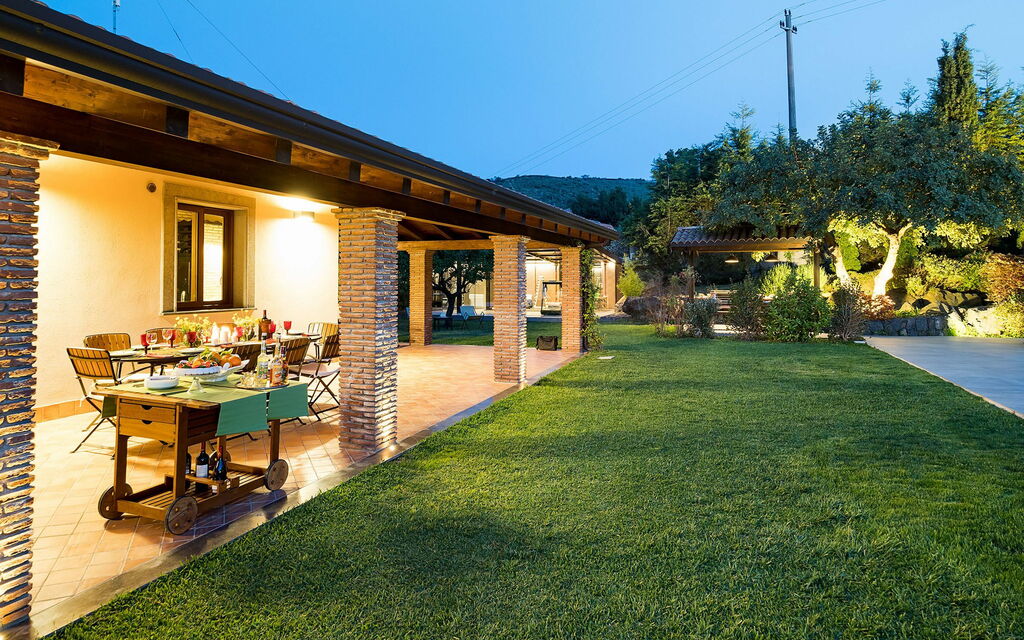 Viagrande: Outdoor