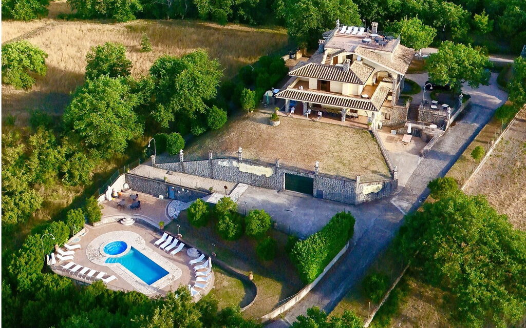 I Gigli Di Bolsena: Have, pool, Visninger