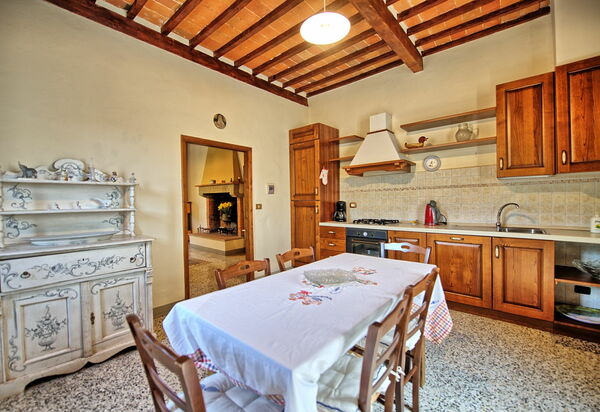 Villa Capolona: Esszimmer, Küche