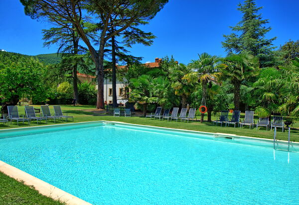 Villa Capolona: Draussen, Schwimmbad