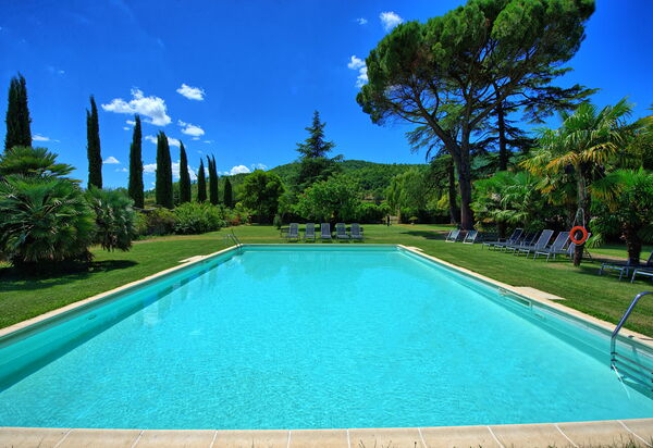 Villa Capolona: Draussen, Schwimmbad