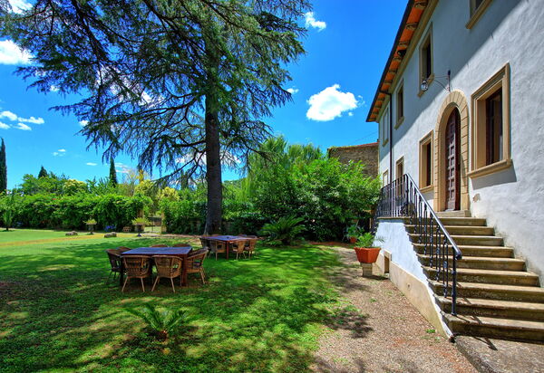 Villa Capolona: Draussen, Garten