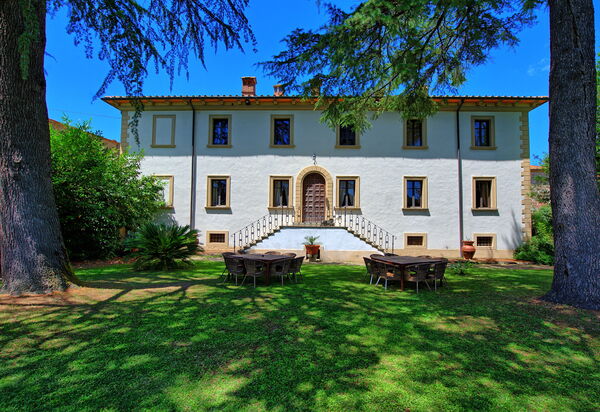 Villa Capolona: Draussen, Garten