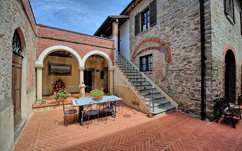 Villa Capolona: Building Exterior