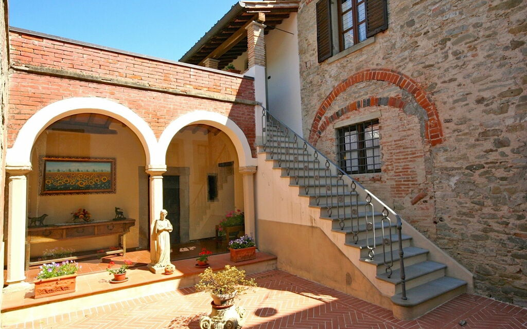 Villa Capolona: Building Exterior