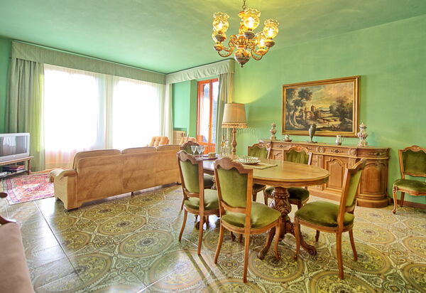 Villa Lauretana: Esszimmer, Wohnzimmer