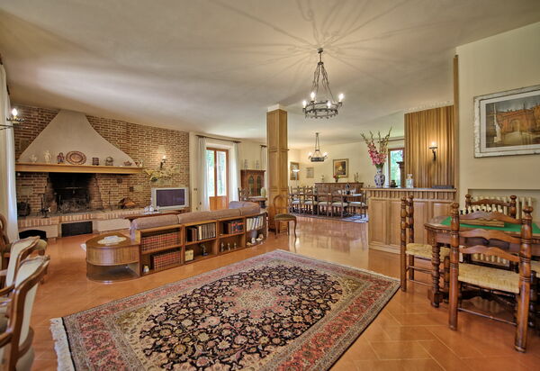 Villa Lauretana: Esszimmer, Wohnzimmer