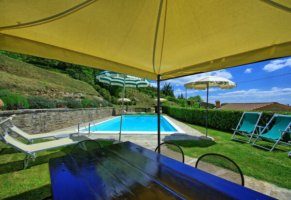 Villa Portole Uno: Garten, Schwimmbad