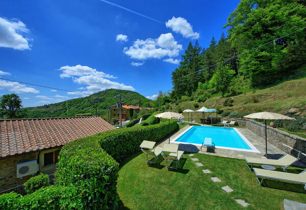 Villa Portole Uno: Garten, Schwimmbad