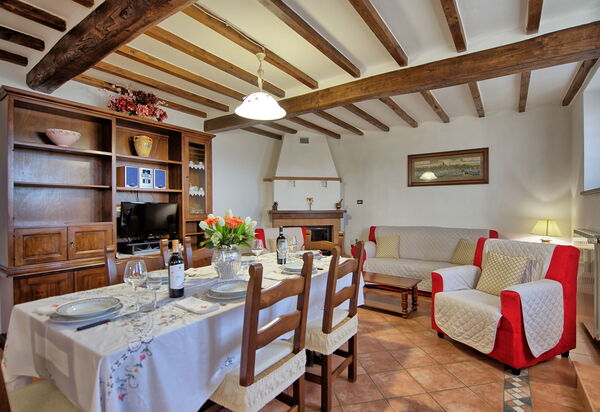 Villa Portole Uno: Esszimmer, Wohnzimmer