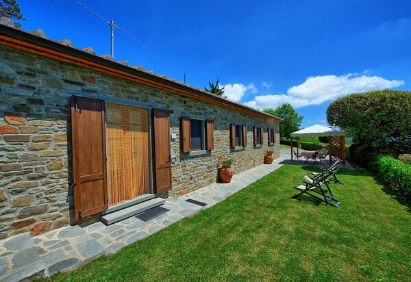 Villa Portole Due: Draussen, Garten