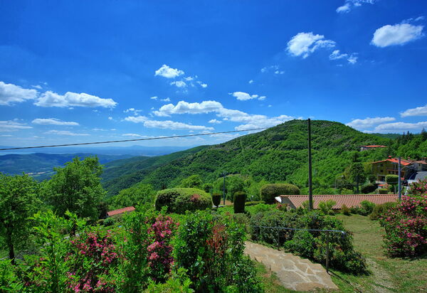 Villa Portole Due: Ansichten, Garten