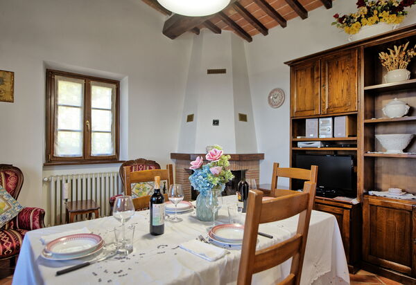 Villa Portole Due: Esszimmer, Küche, Wohnzimmer