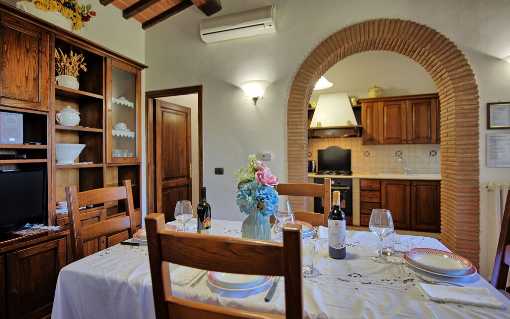 Villa Portole Due: Dining Room, Kitchen