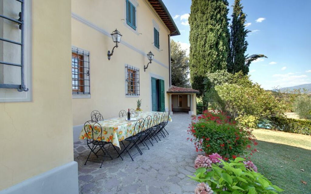 Villa Stolli: Eksteriør