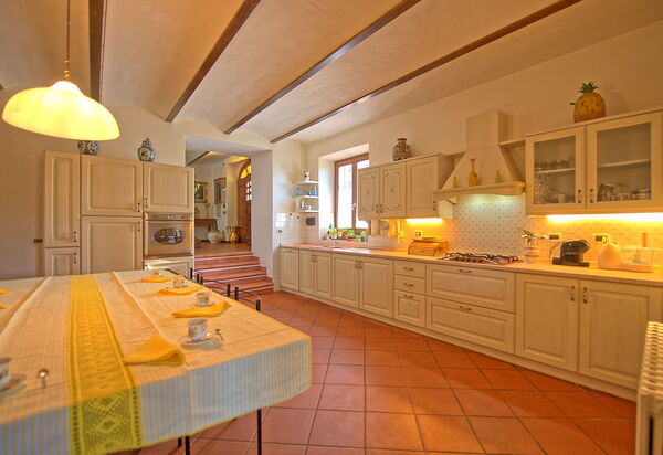 Villa Lorena: Esszimmer, Küche