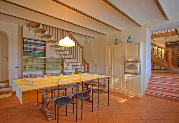 Villa Lorena: Esszimmer, Küche