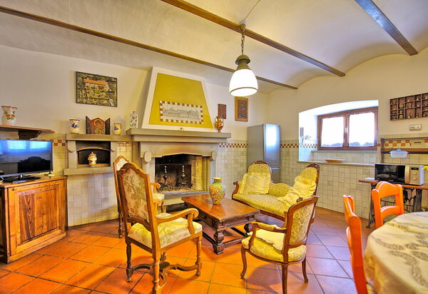 Villa Lorena: Esszimmer, Küche, Wohnzimmer