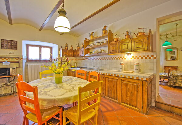 Villa Lorena: Esszimmer, Küche, Wohnzimmer