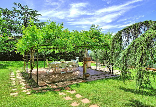 Villa Lorena: Garten