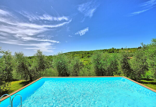 Villa Lorena: Schwimmbad