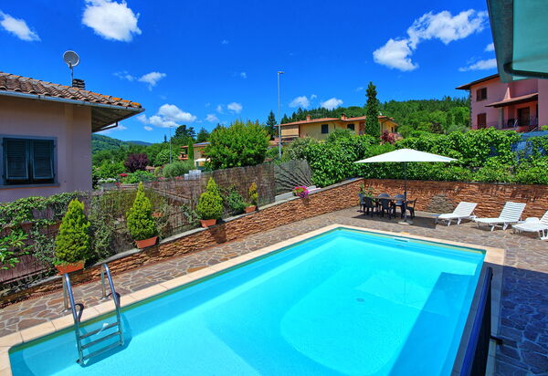 Villa Pratovecchio: Draussen, Garten, Schwimmbad