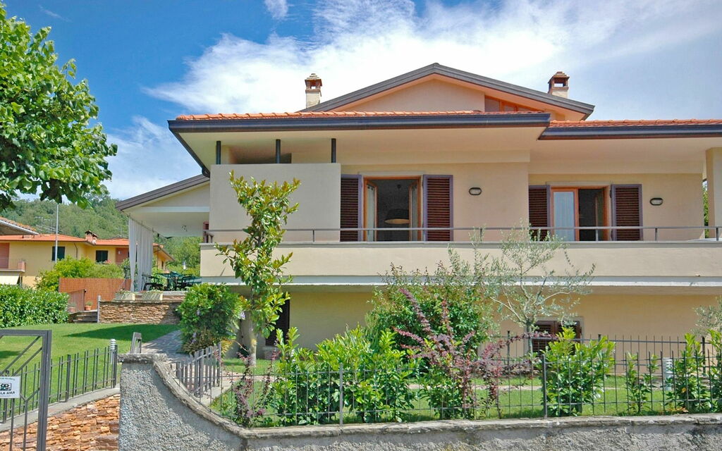 Villa Pratovecchio: Building Exterior, Outdoor