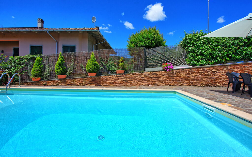 Villa Pratovecchio: Outdoor, Pool