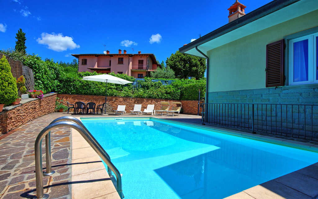 Villa Pratovecchio: Building Exterior, Outdoor, Pool
