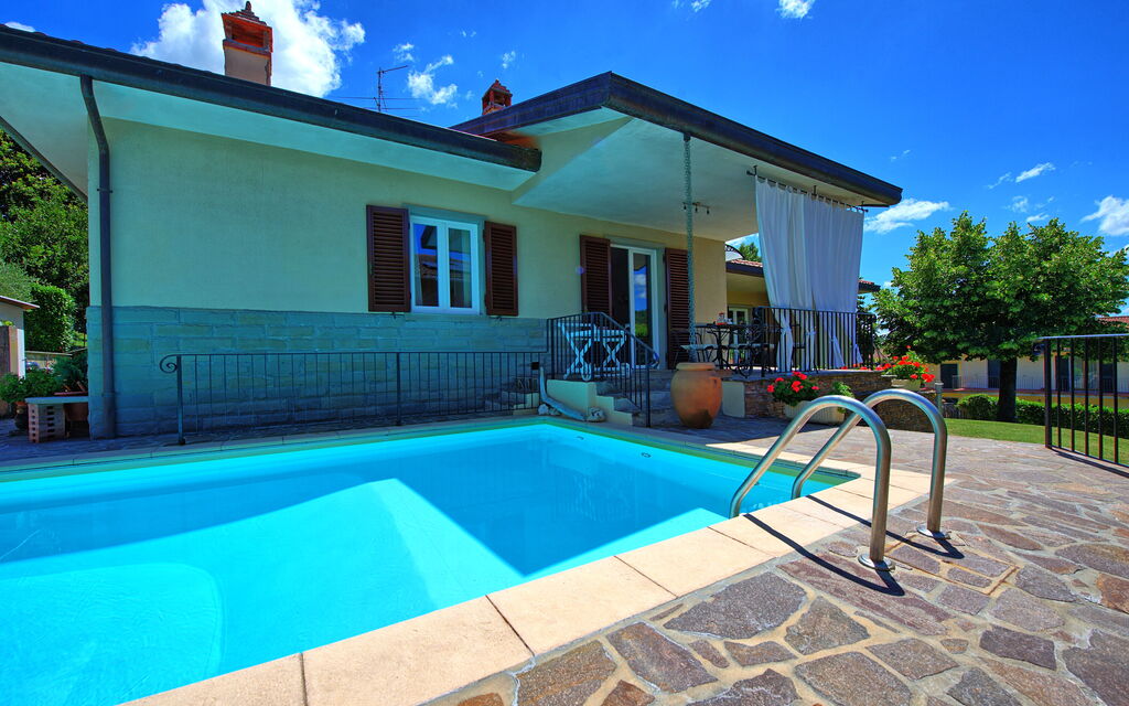 Villa Pratovecchio: Building Exterior, Outdoor, Pool