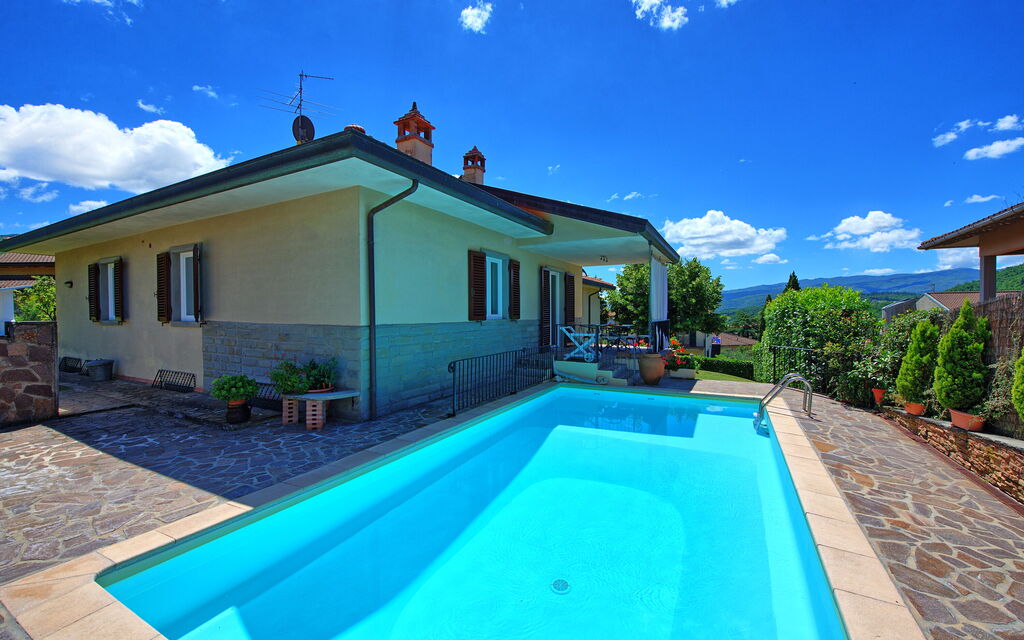 Villa Pratovecchio: Building Exterior, Outdoor, Pool