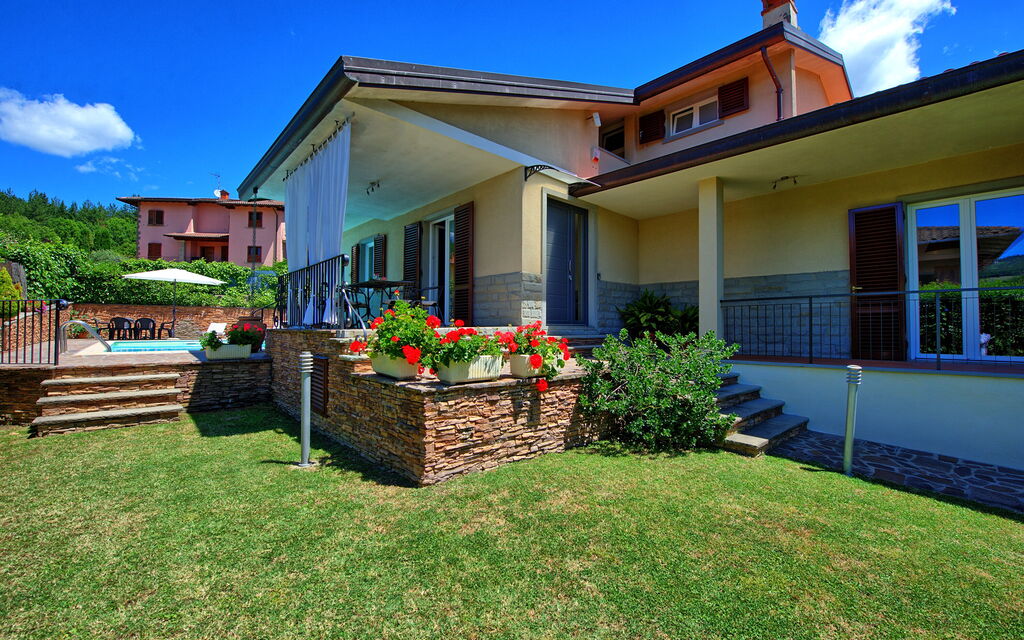 Villa Pratovecchio: Building Exterior, Garden, Outdoor
